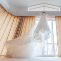 ウェディングドレス選びと会場選