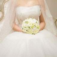 ブライダルエステでウェディングドレスが似合う美しい胸に